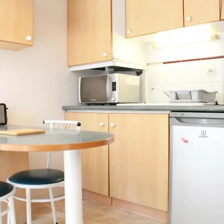 Studio La Rochelle, 1 Pièce, 2 Personnes - Fr-1-246-227 Hotel