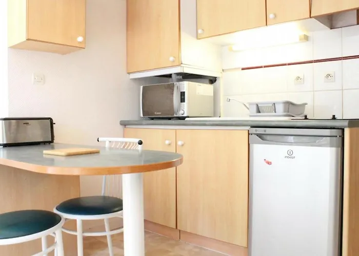 La Rochelle, 1 Piece, 2 Personnes - Fr-1-246-227 Hotel